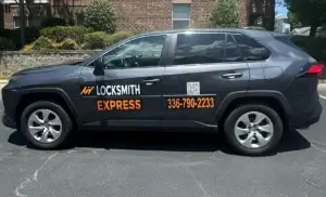 Car locksmith providing emergency service in Charlotte NC